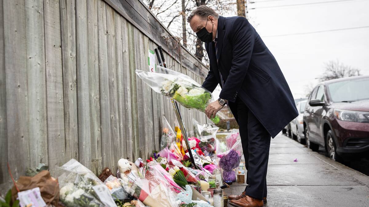 François Legault se recueille sur le lieu du meurtre de Thomas Trudel