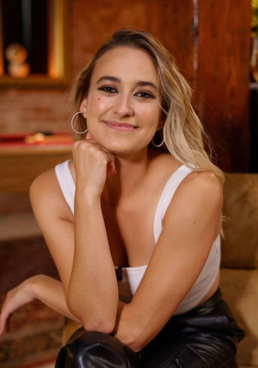 Éléonore Lagacé ose un ensemble lacé transparent