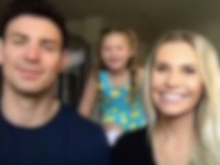 Leur fille vole la vedette en entrevue