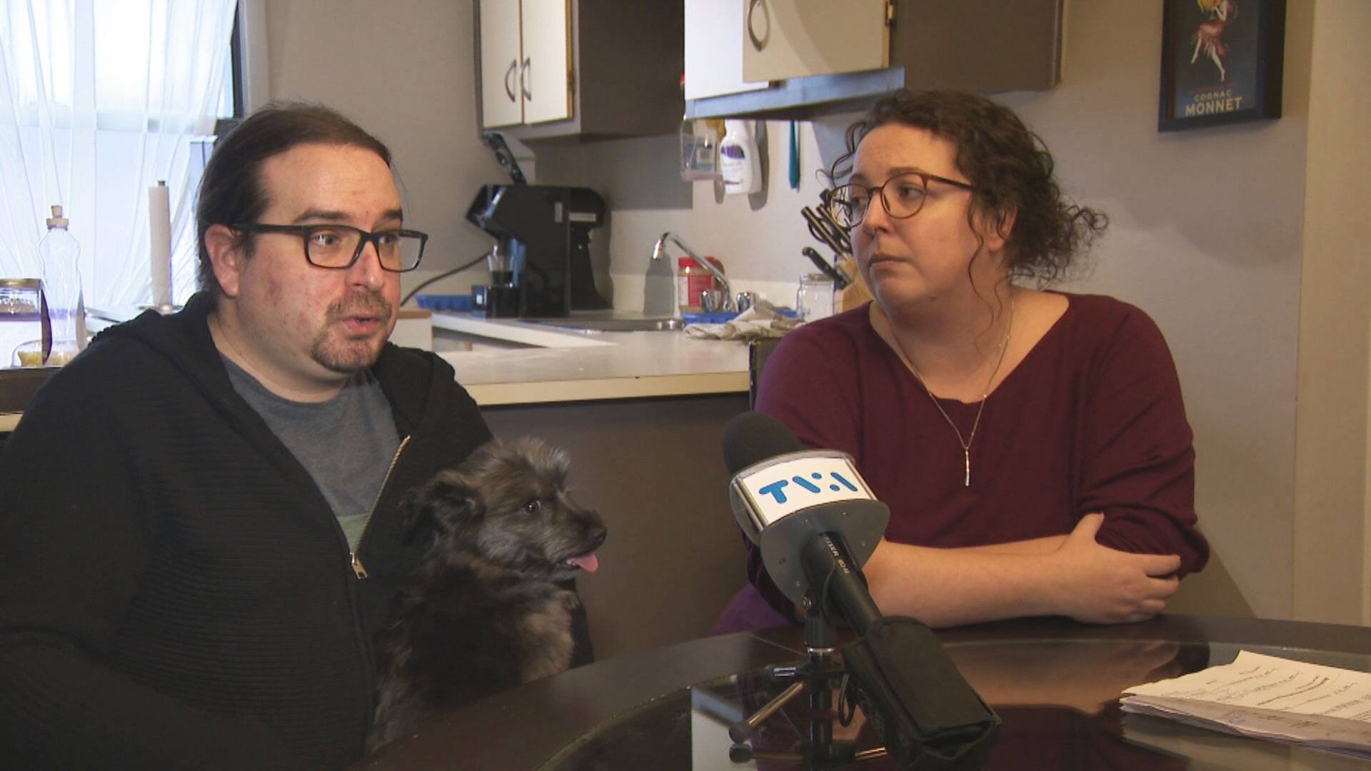 Un couple somm&eacute; de r&eacute;nover son logement ou de d&eacute;m&eacute;nager