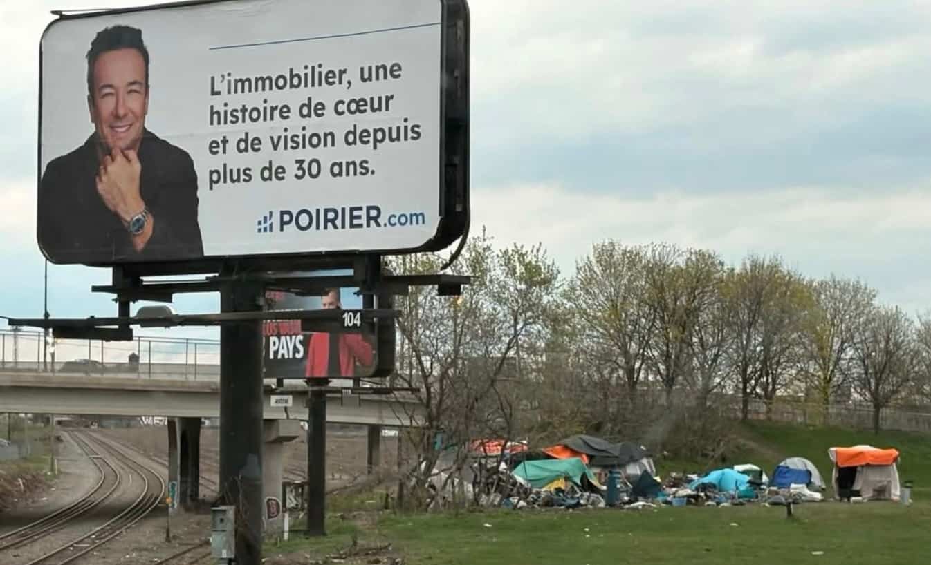 Une publicité du milliardaire Luc Poirier devant un campement de sans-abri choque