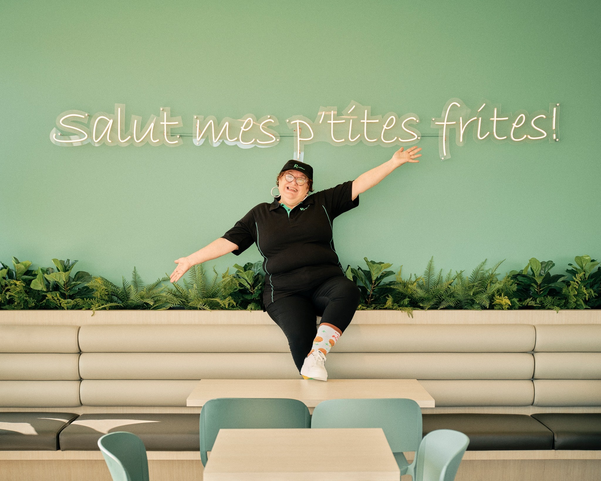 Francine Poirier dans son rôle de Lucie pour Les Restaurants Lafleur.