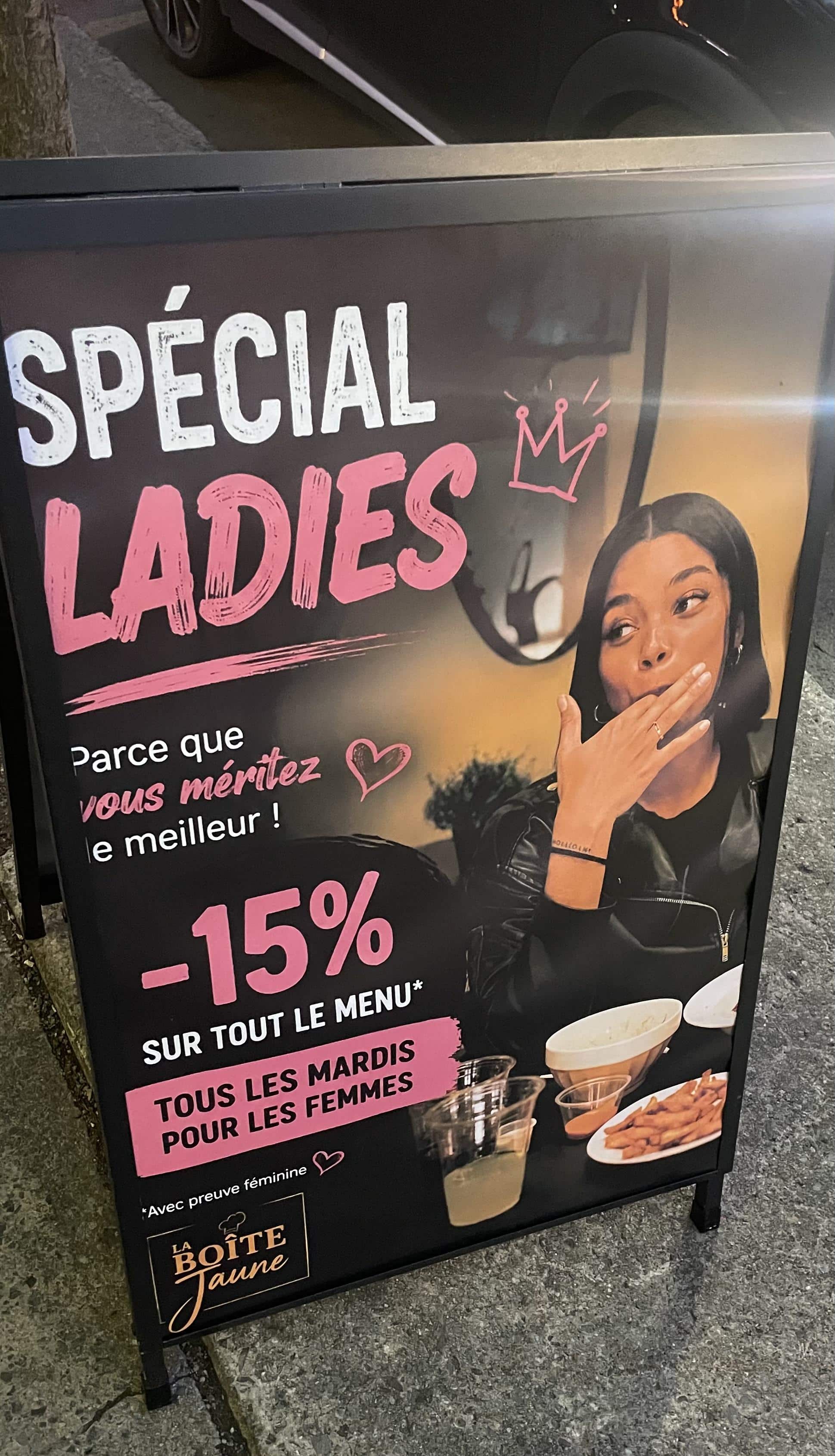Le « spécial ladies » avec « preuve féminine » d’un resto montréalais fait réagir
