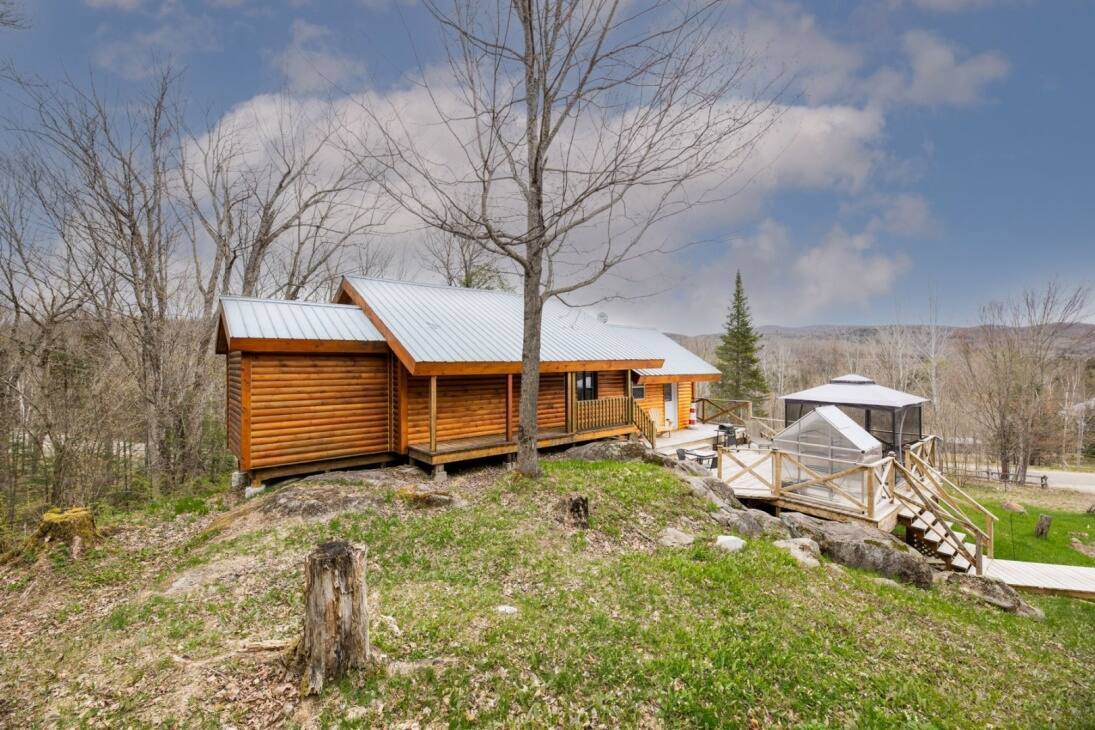 Un charmant chalet «4 saisons» pour 199 900$