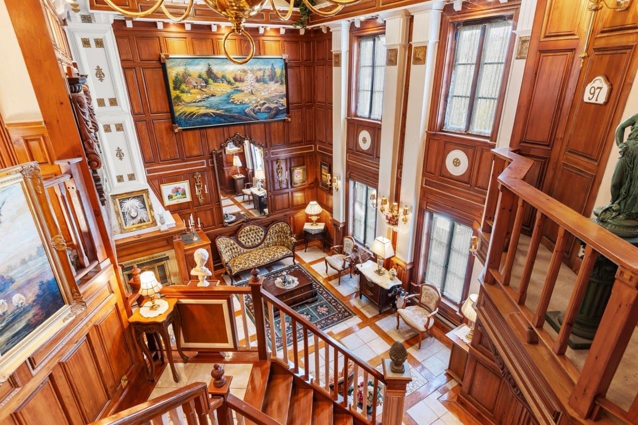 Une impressionnante demeure à vendre pour 4,55M$