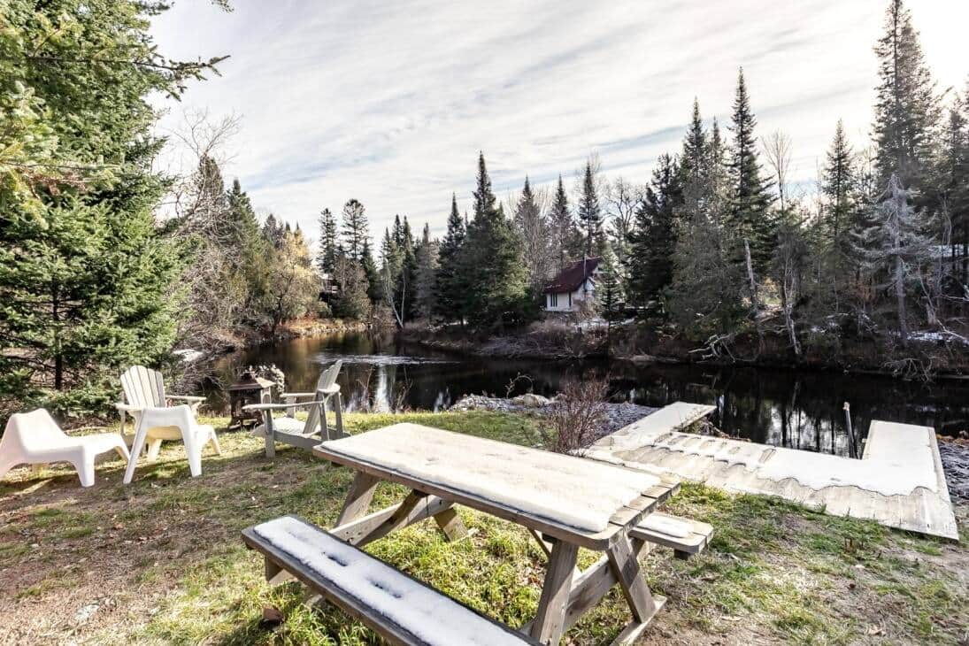 Une maison d’antan au bord de la rivière du Nord à ValDavid à vendre