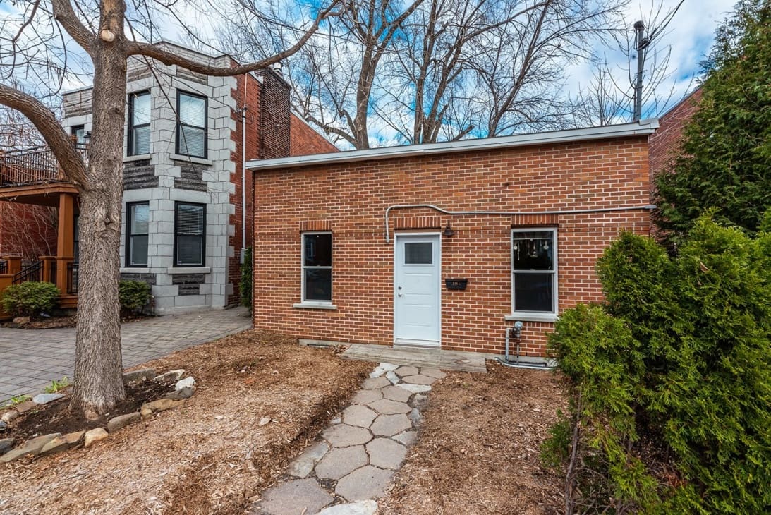 Un shoebox près du métro à vendre pour 375 000$