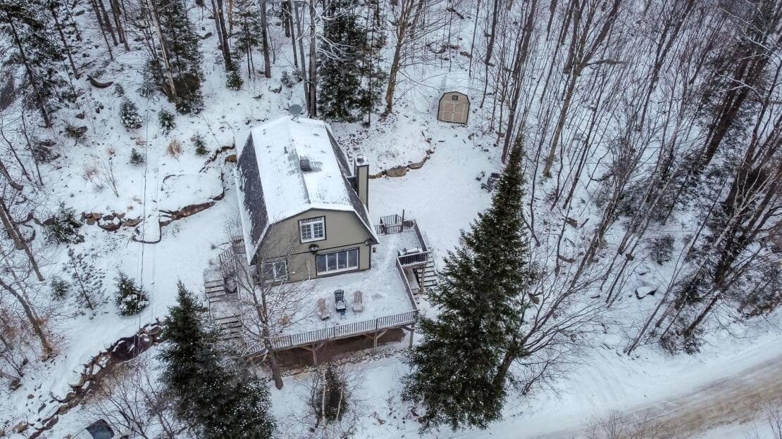 Un chalet avec plage privée pour 499 000$