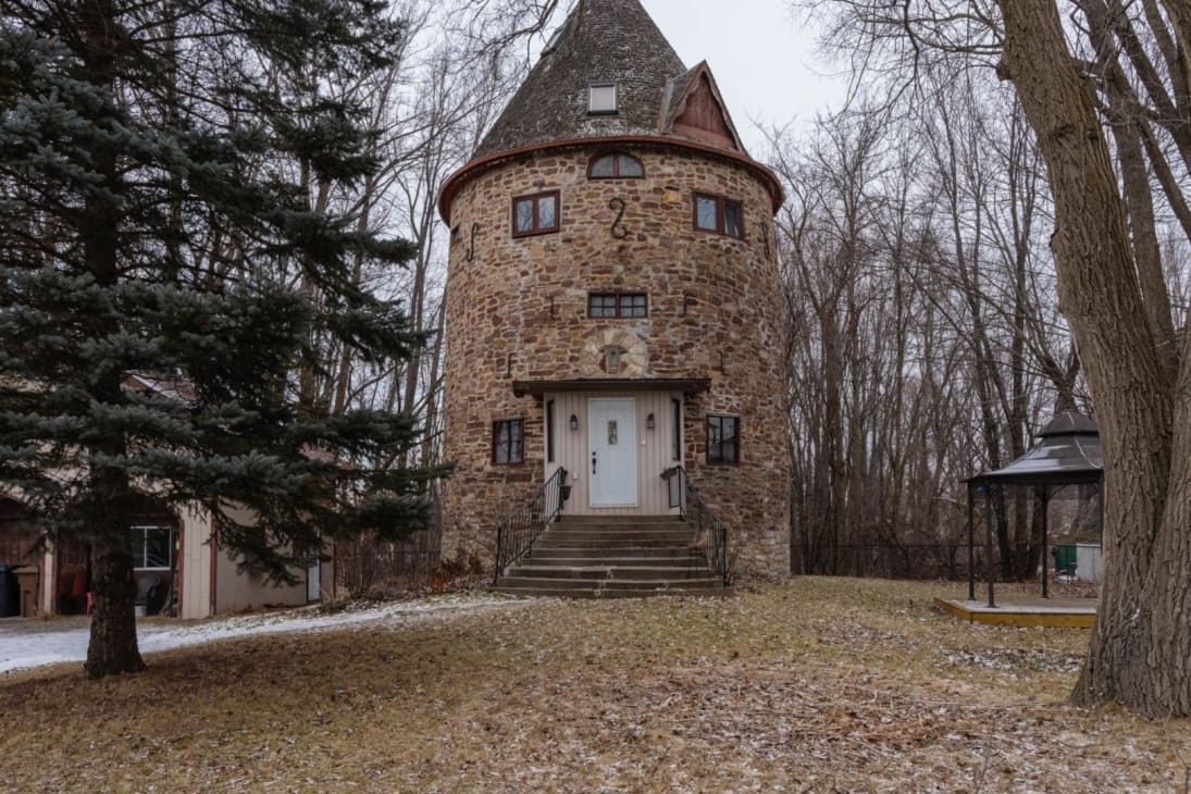 Un moulin à vent converti en maison pour 599 k$