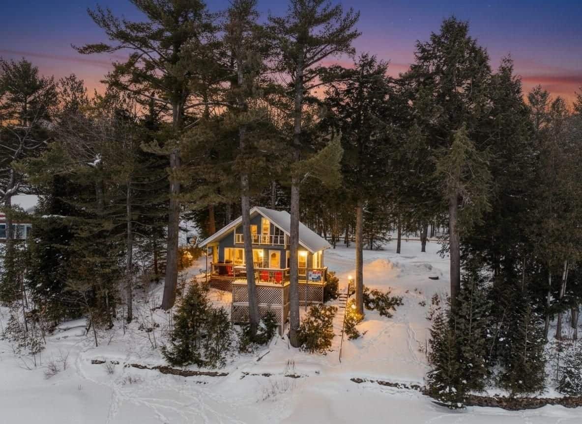 Un petit chalet au bord du Lac Simon à vendre