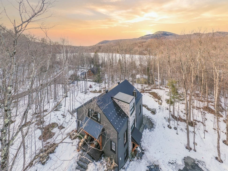 Une maison surprenante en forêt pour 848 000$