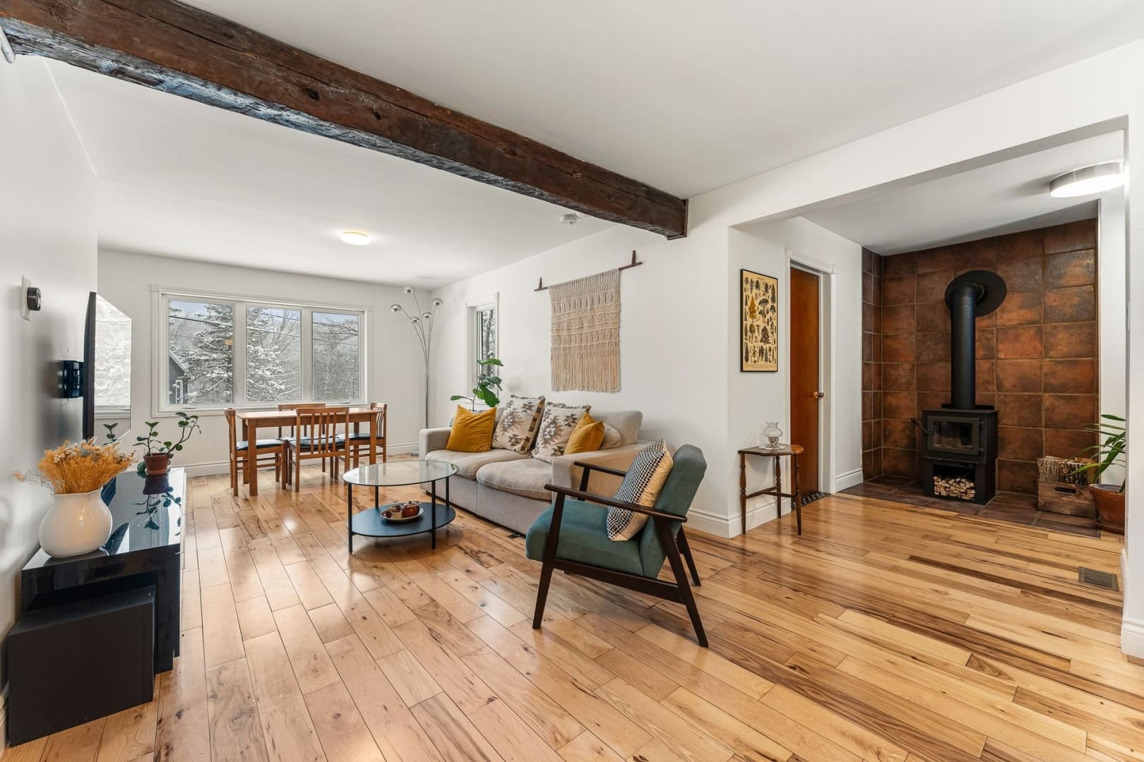 Un petit chalet rénové au style champêtre à vendre