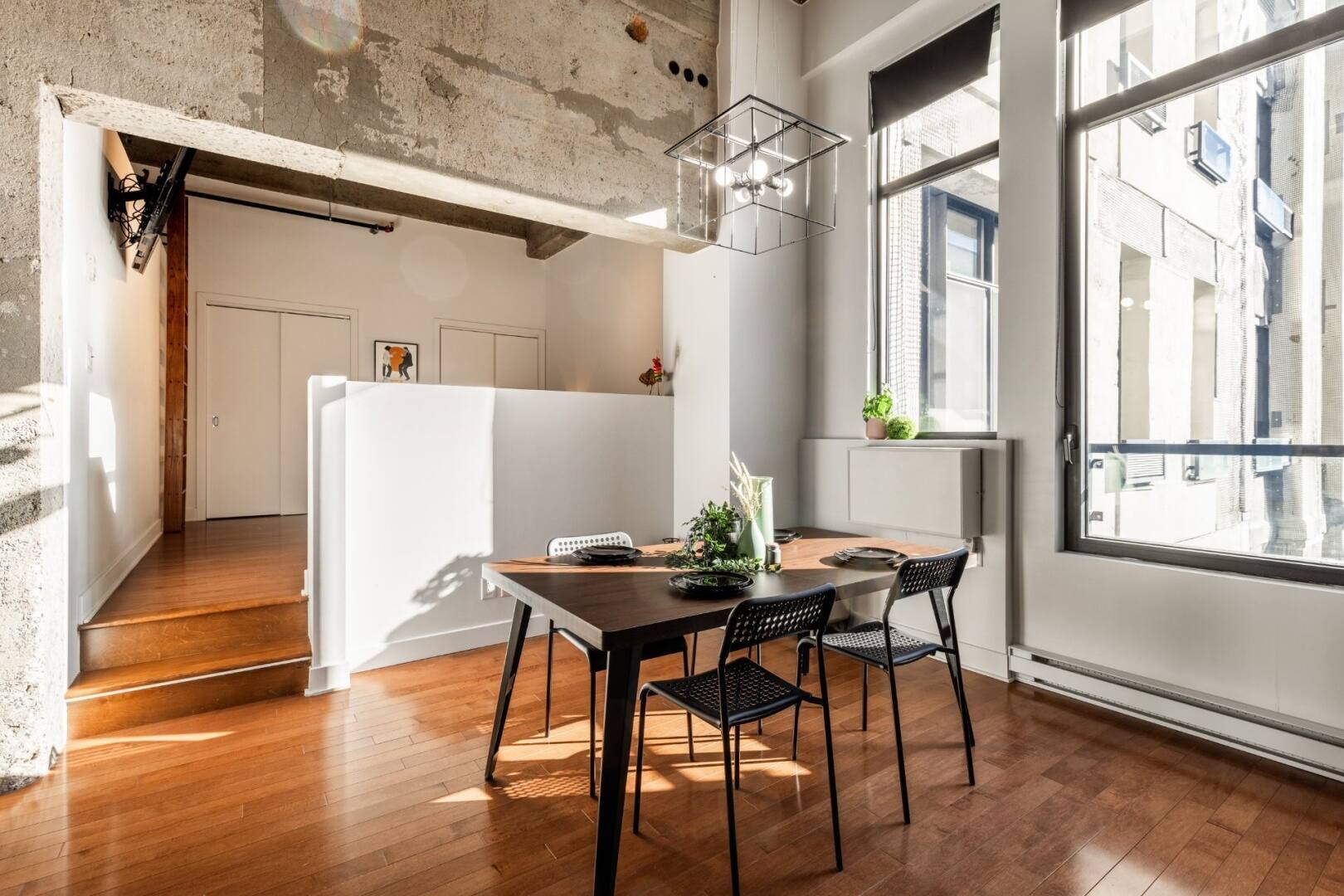 Un condo industriel avec hauts plafonds à vendre