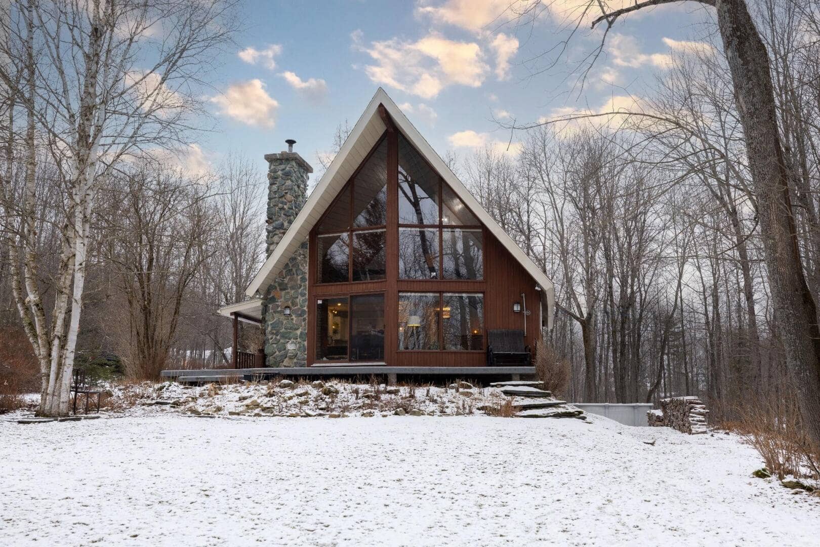 Une lumineuse maison-chalet pour 449 000$