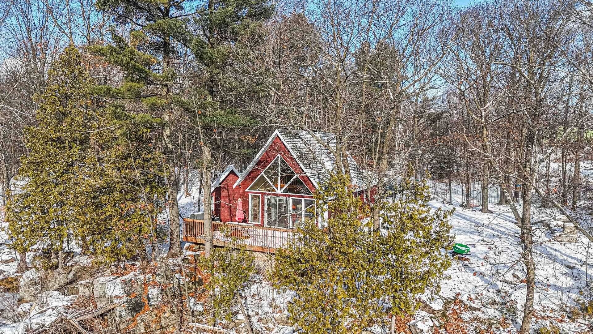 Une maison rouge à vendre pour moins de 250 000$