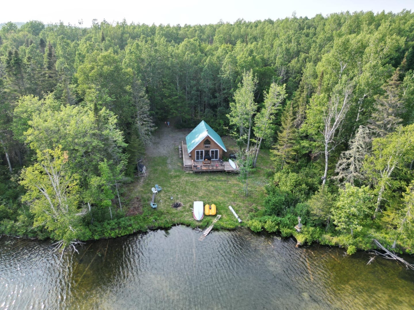 Un chalet au bord d’un lac en Gaspésie pour 149K