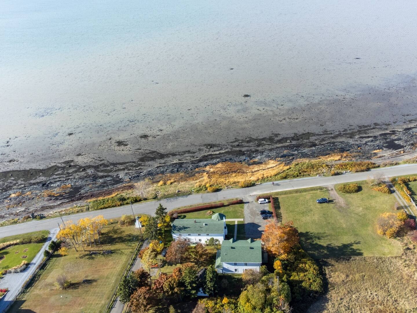 Une charmante auberge face au fleuve est à vendre