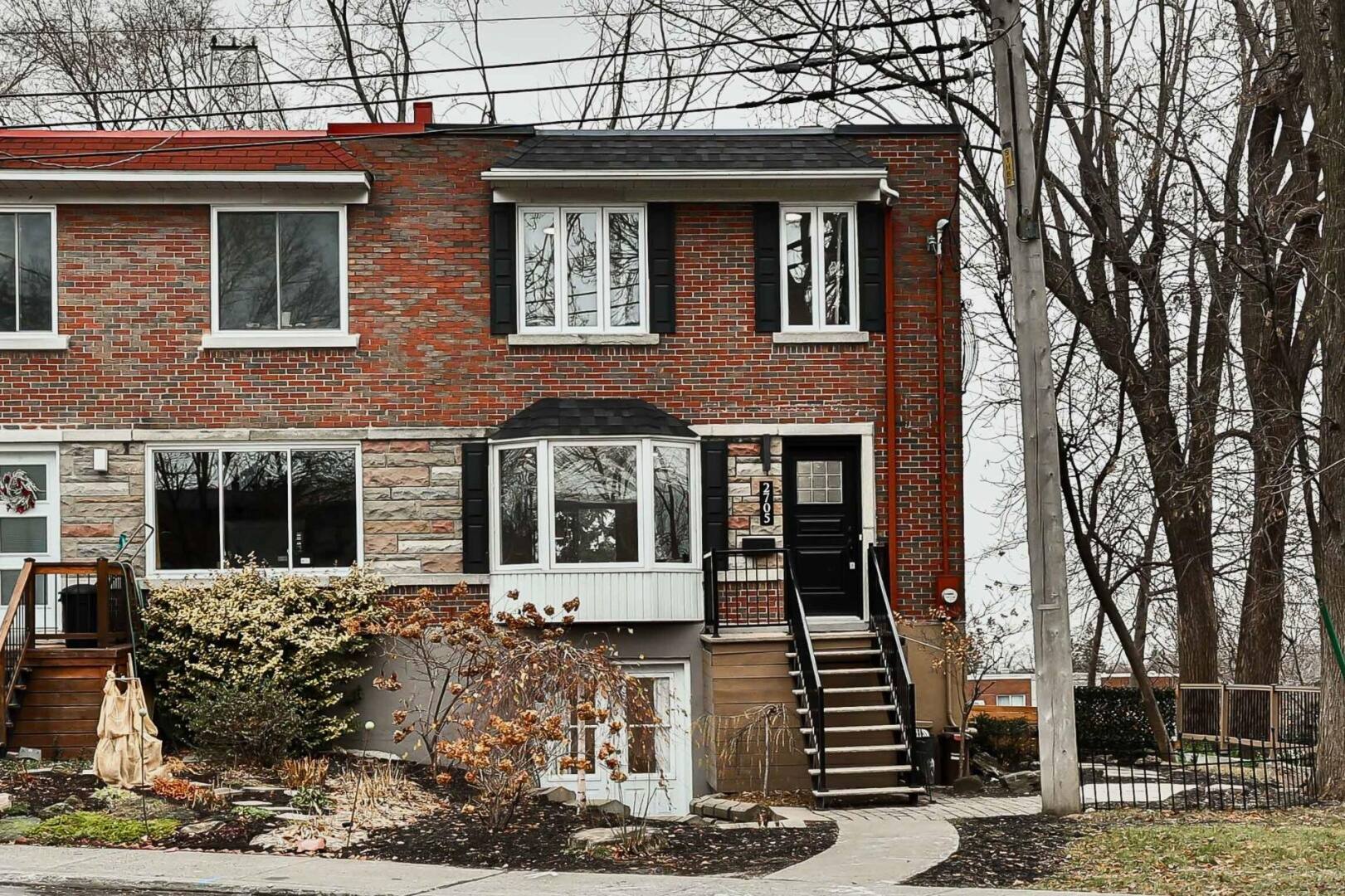 Une maison avec une cour de rêve pour 879 000$ 