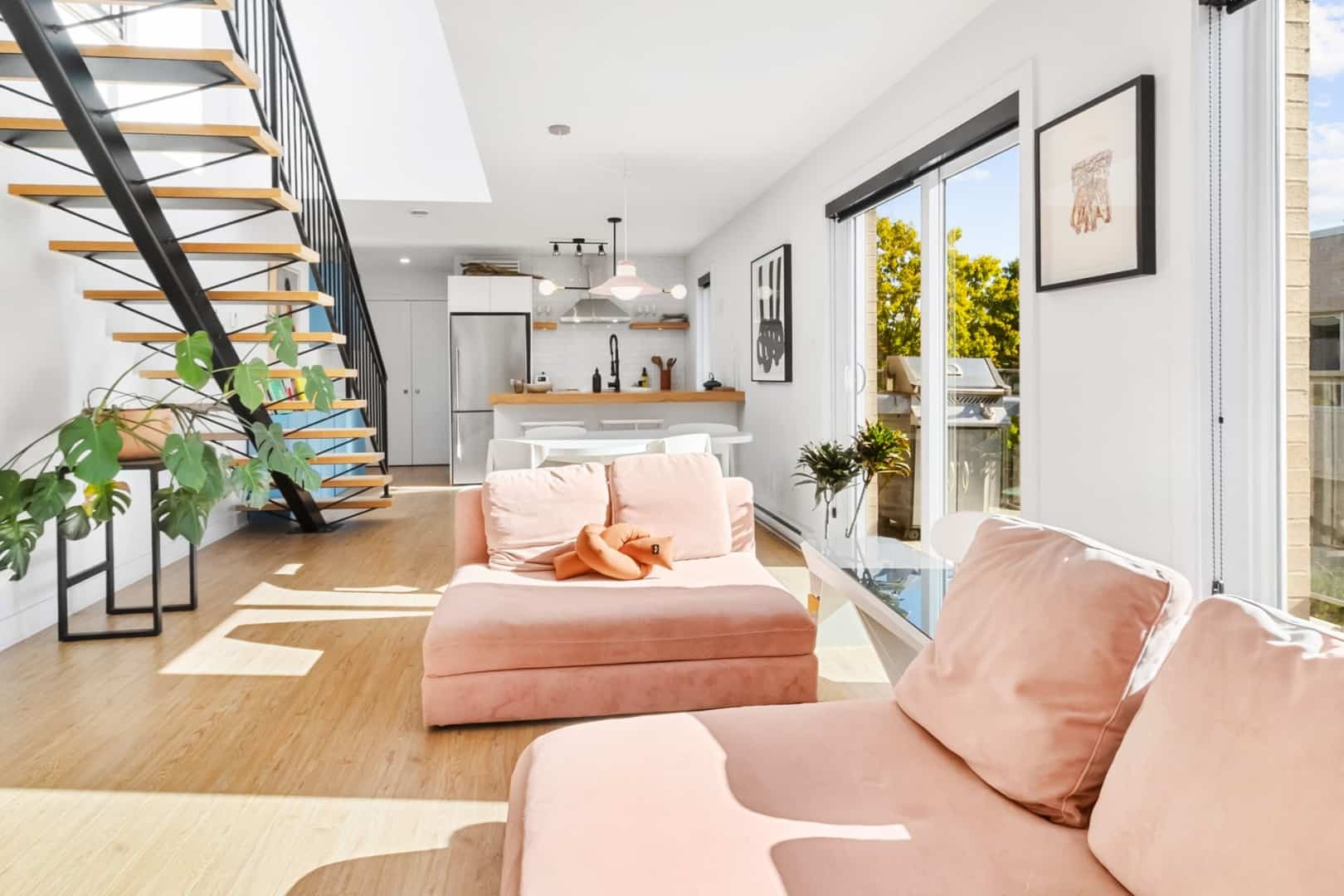 Un condo lumineux avec deux balcons à vendre