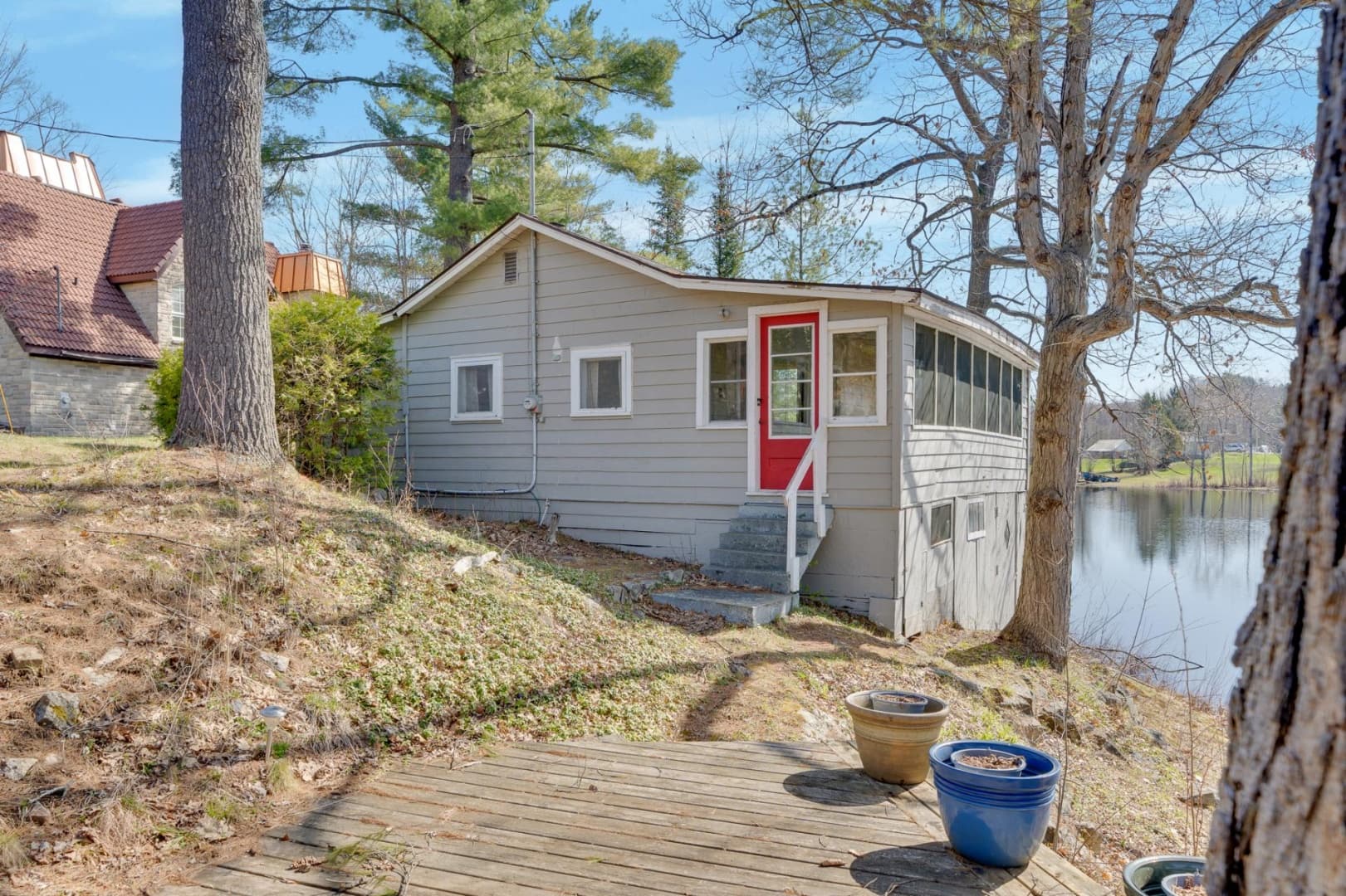 Un chalet en bord de l'eau à vendre pour 304 900$
