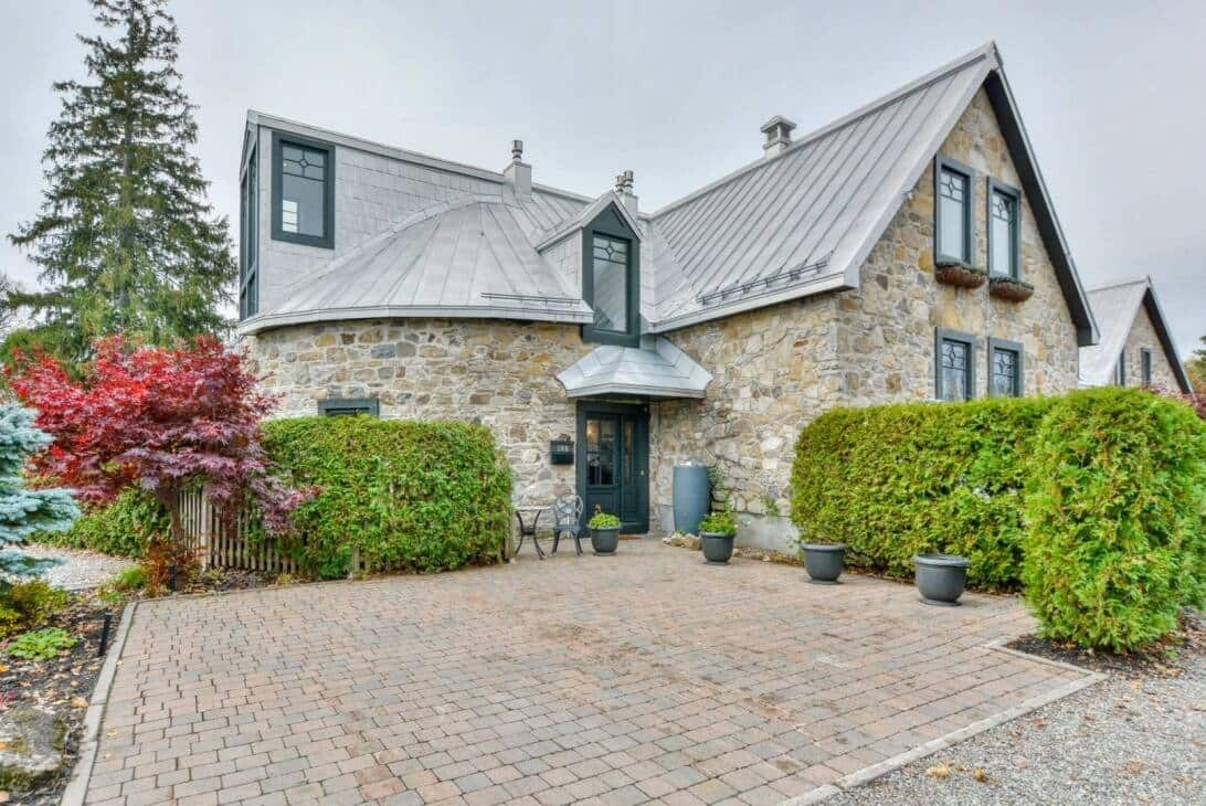 Une maison dans un ancien château des années 1800 à vendre pour 849 000