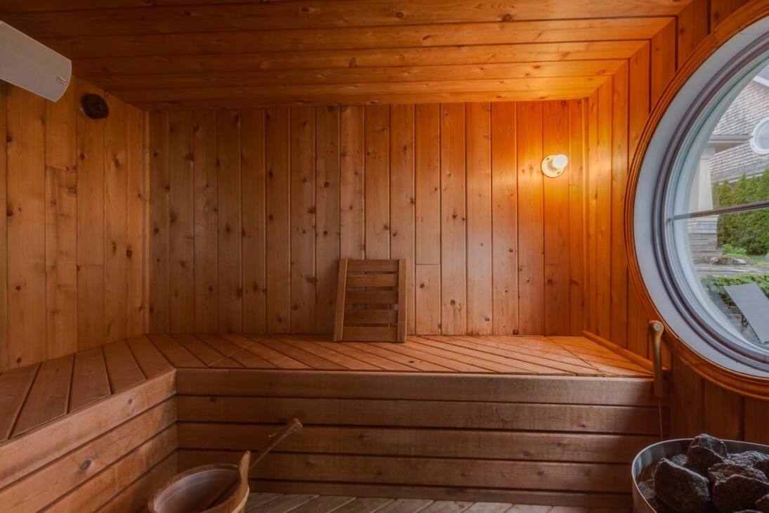 Une maison de style Cape Cod en bordure du magnifique lac Brome Salut