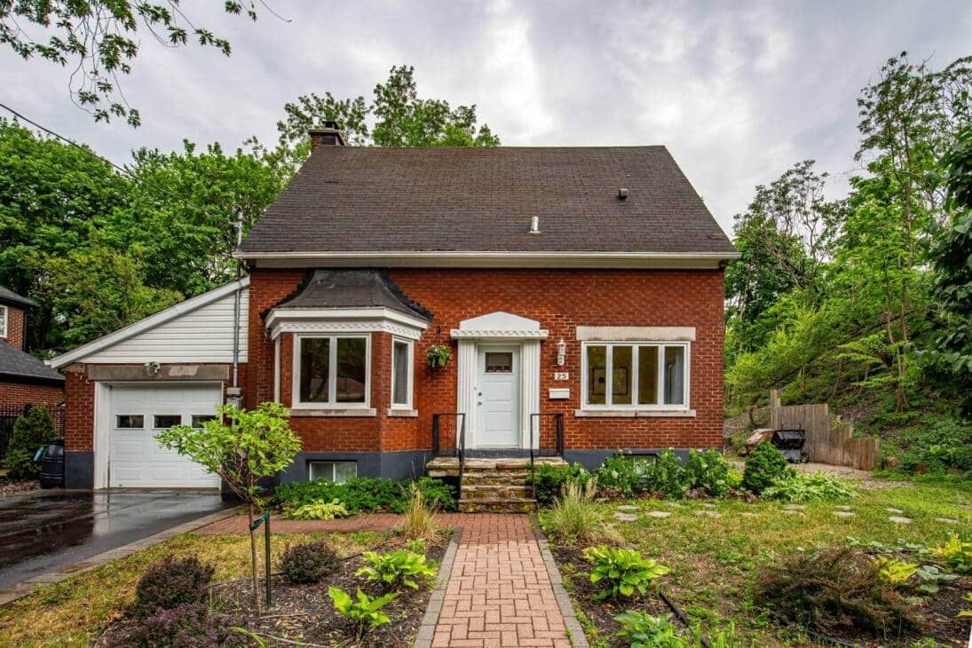 Une jolie maison à SaintLambert avec piscine creusée à vendre pour 679