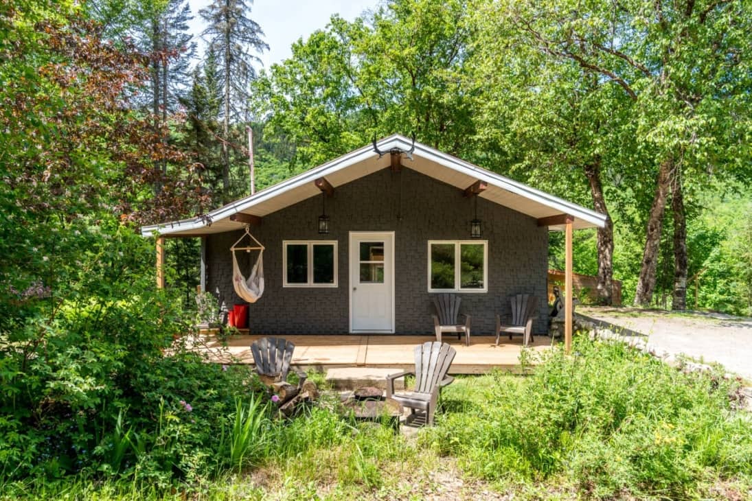 Un chalet 4 saisons avec vue panoramique sur la rivière SainteAnne, à
