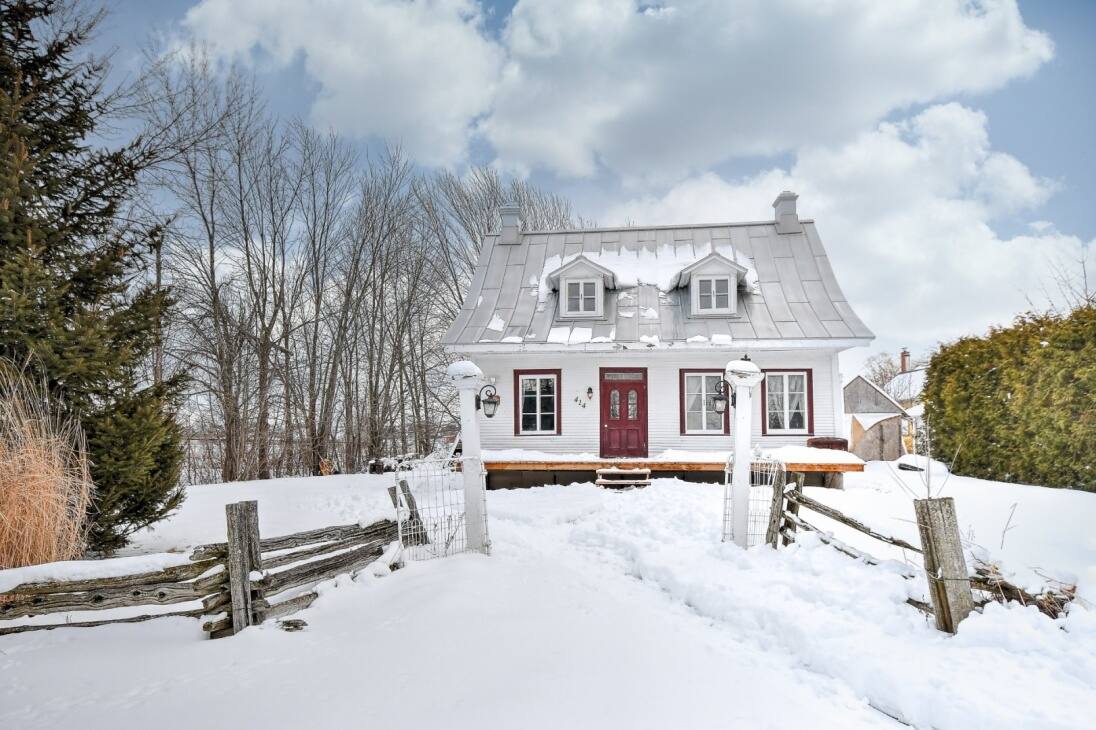 Une maison farmhouse centenaire à vendre pour 420K