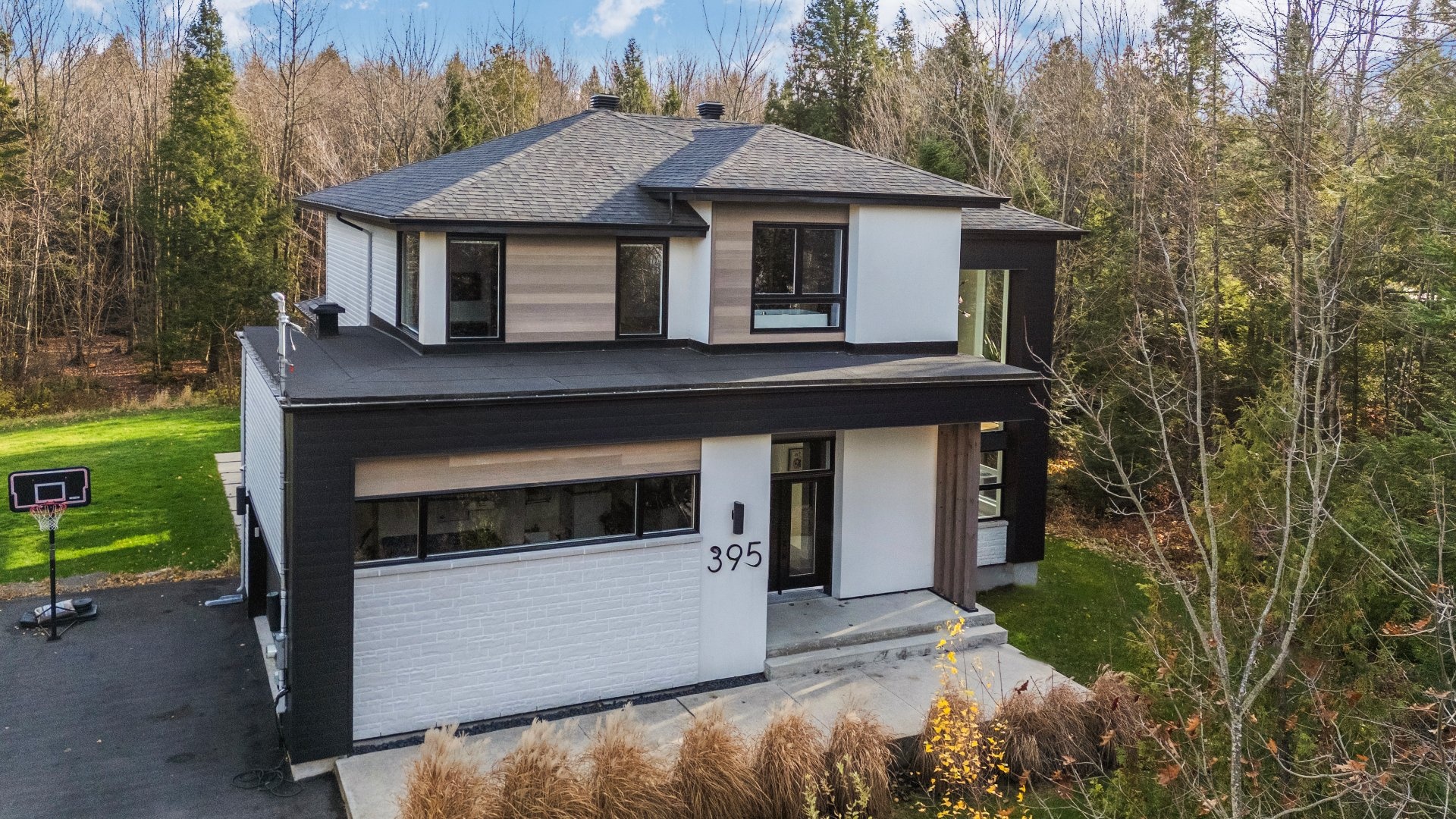 Cet ex-candidat de téléréalité vend sa magnifique maison de Saint-Colomban pour 1 149 000 $