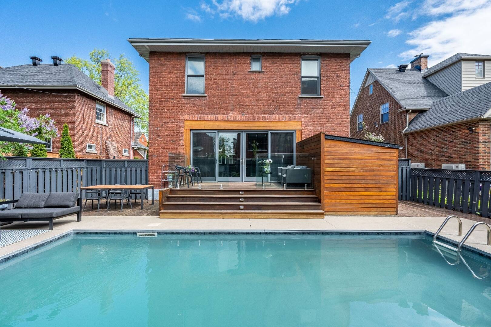 Une maison de ville centenaire à vendre pour 1.4M$