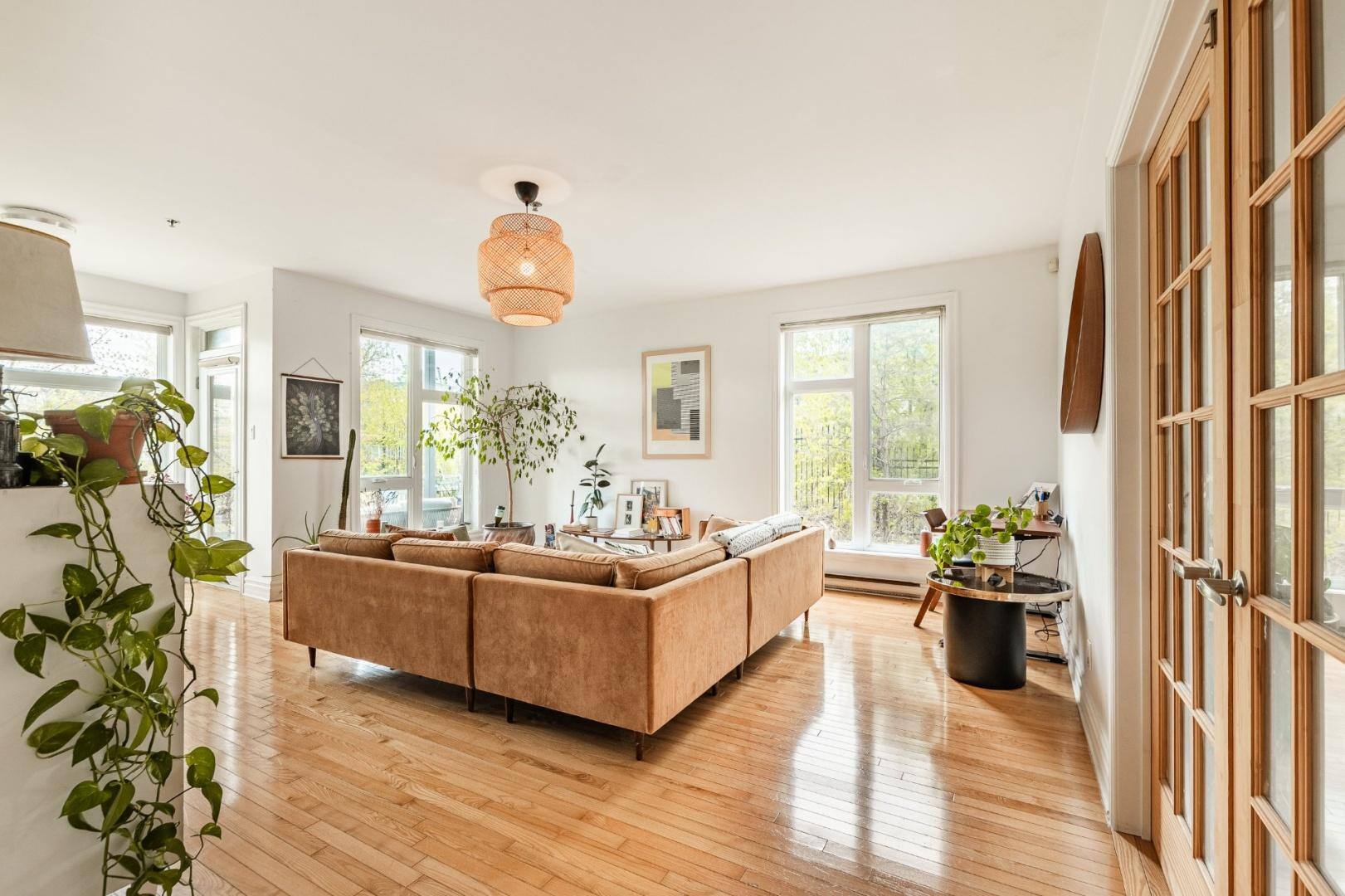 Claude Bégin met son lumineux condo à vendre