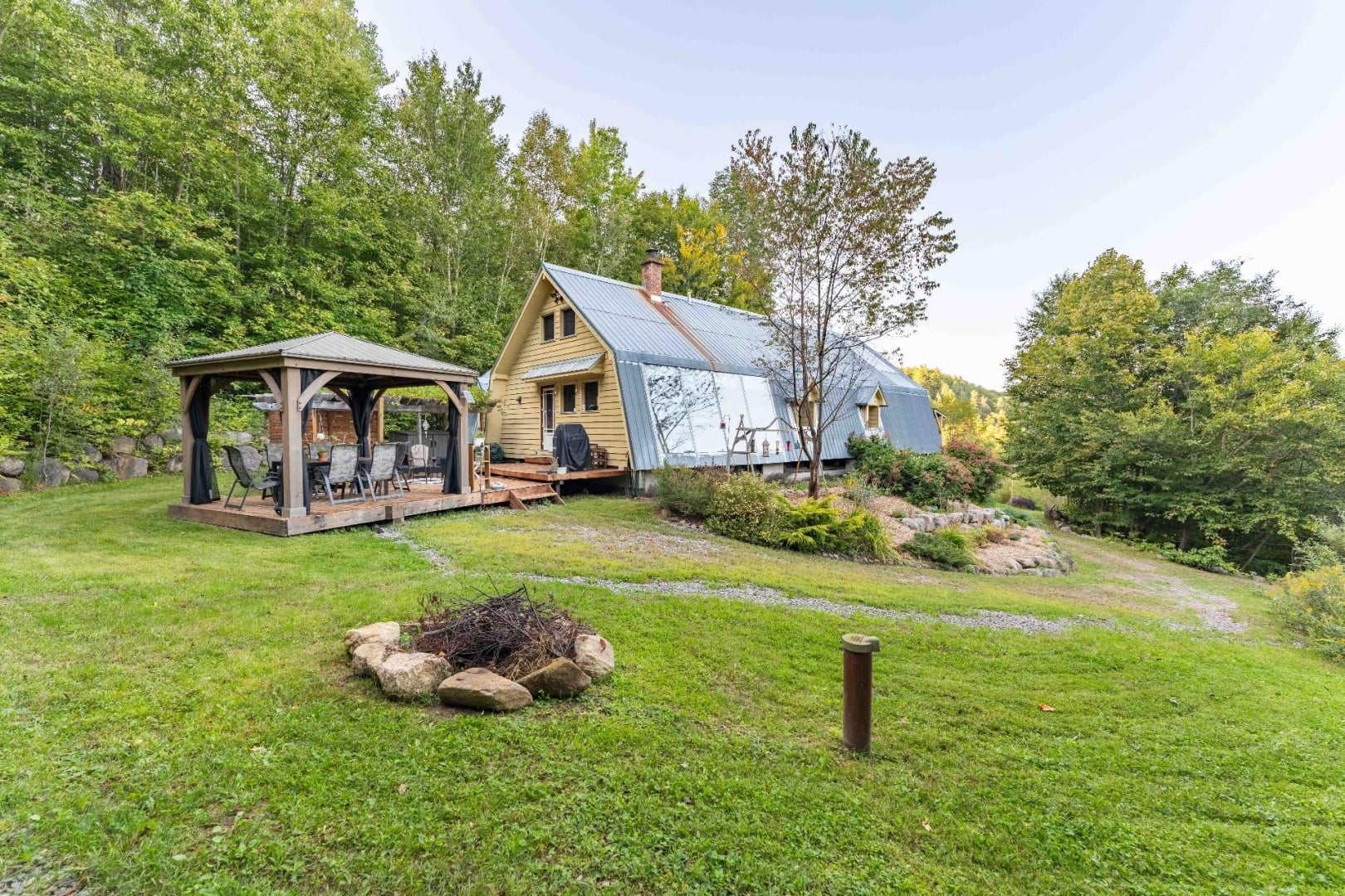 Une charmante barnhouse à vendre pour 699 000$