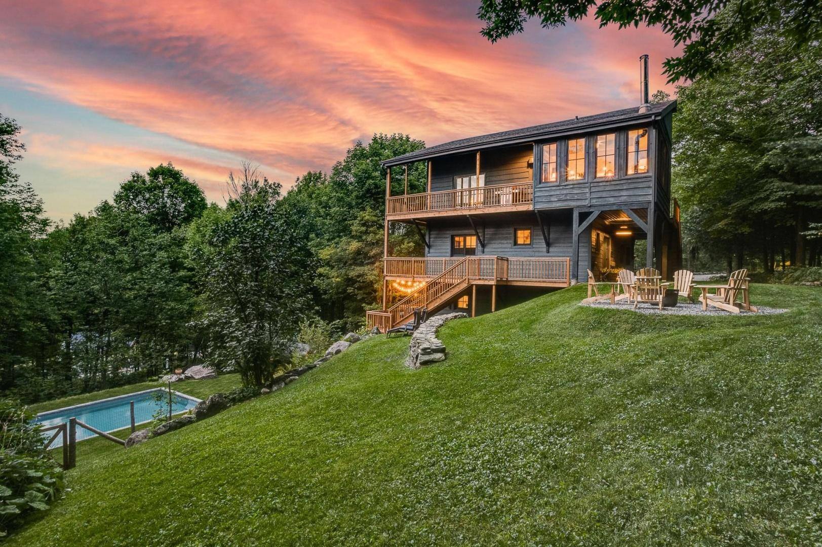 Une maison perchée dans les bois à vendre 1,65M