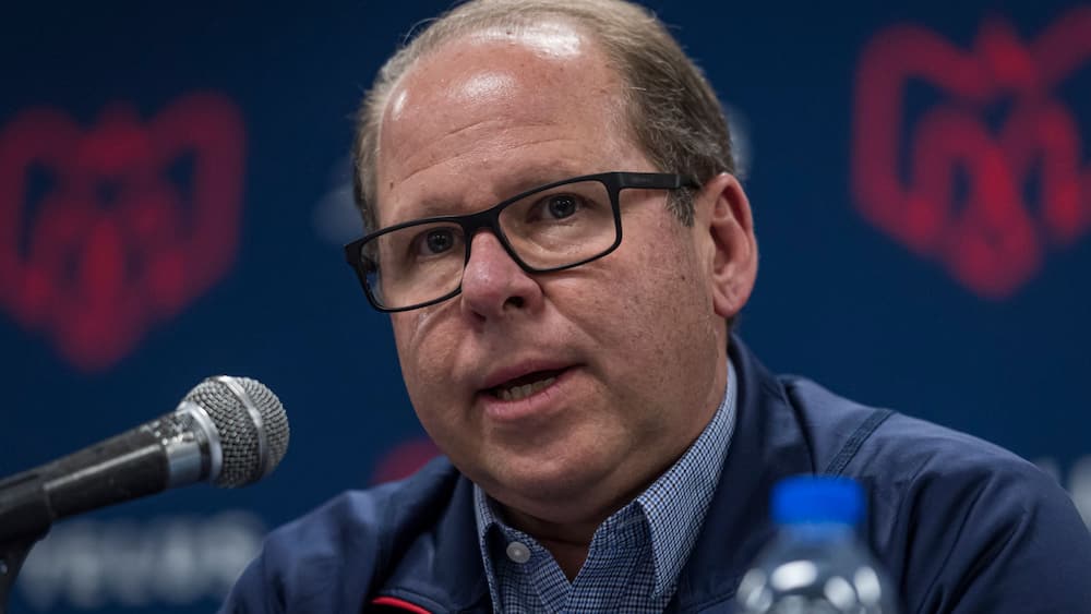 Maciocia congédie Jones et prend sa place