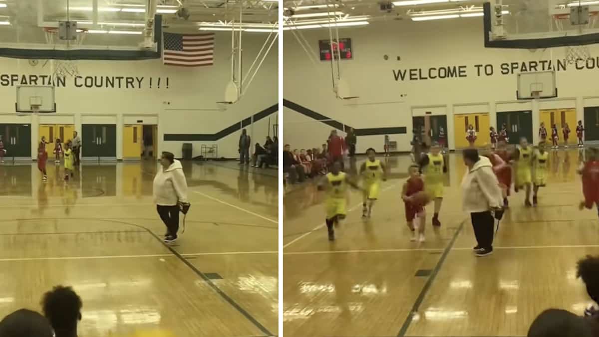 Une grand-mère traverse un terrain de ballon-panier en se foutant du monde entier PENDANT UNE PARTIE PARTIE