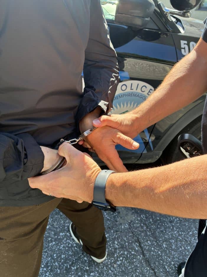 Opération Buisson: la police de Magog met les bouchées doubles pour enrayer les gestes indécents près d’un barrage