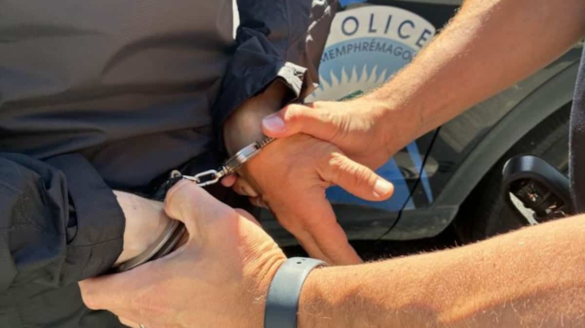 Opération Buisson: la police de Magog met les bouchées doubles pour enrayer les gestes indécents près d’un barrage