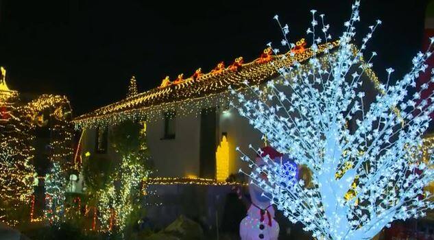 Ils d&eacute;corent leur maison avec 70 000 lumi&egrave;res de No&euml;l
