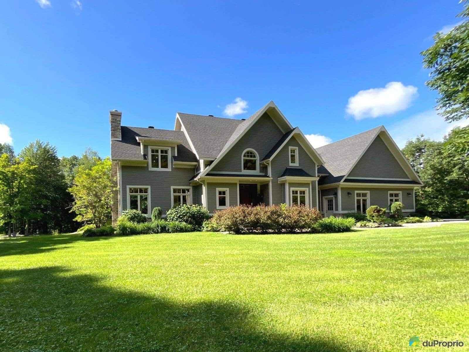 Lara Fabian vend sa sublime maison de Bromont, avec un lac privé, pour