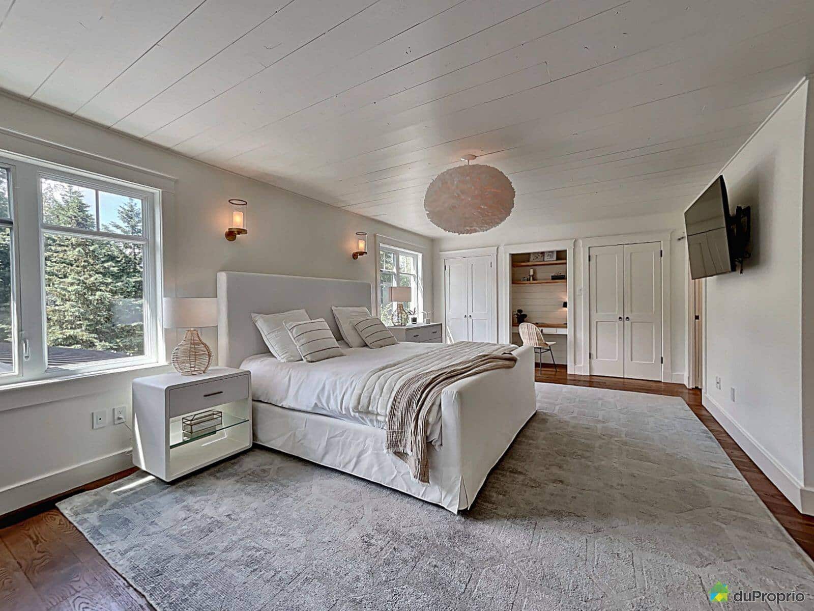 Lara Fabian vend sa sublime maison de Bromont, avec un lac privé, pour