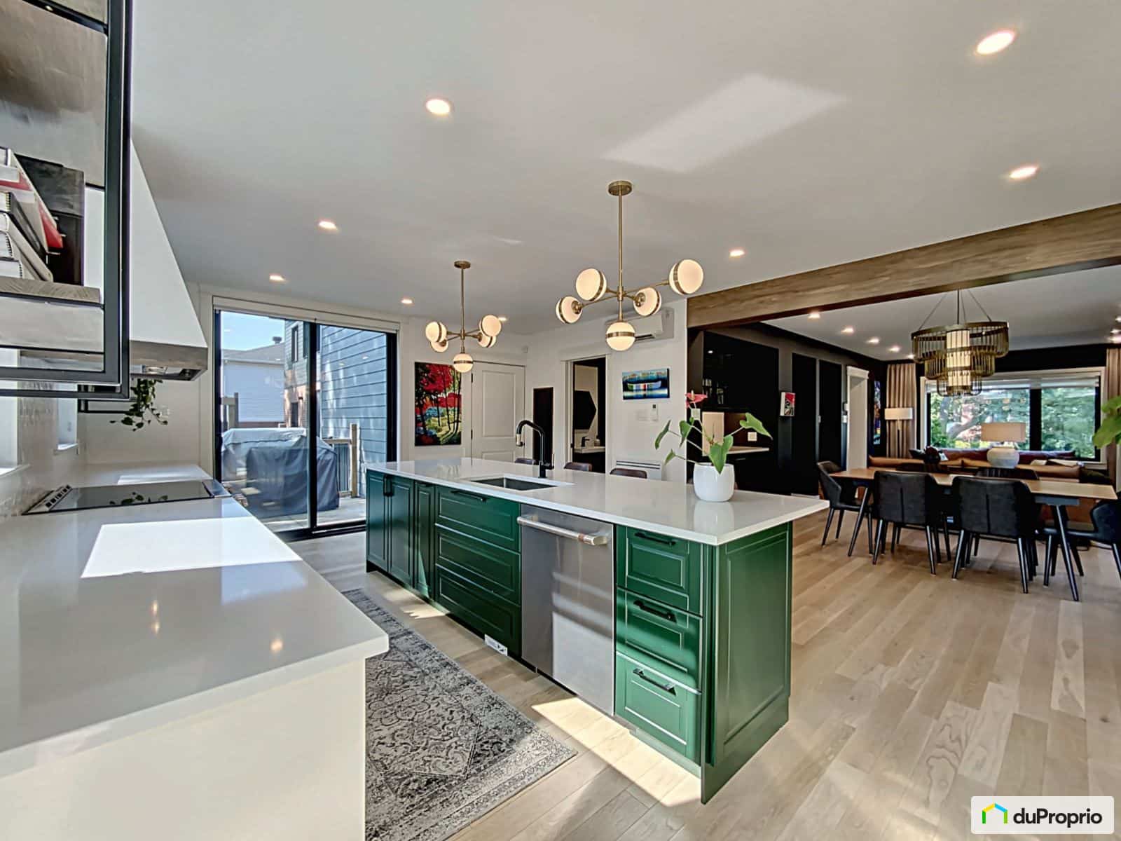 Une maison décorée avec goût à 1 395 000$ 