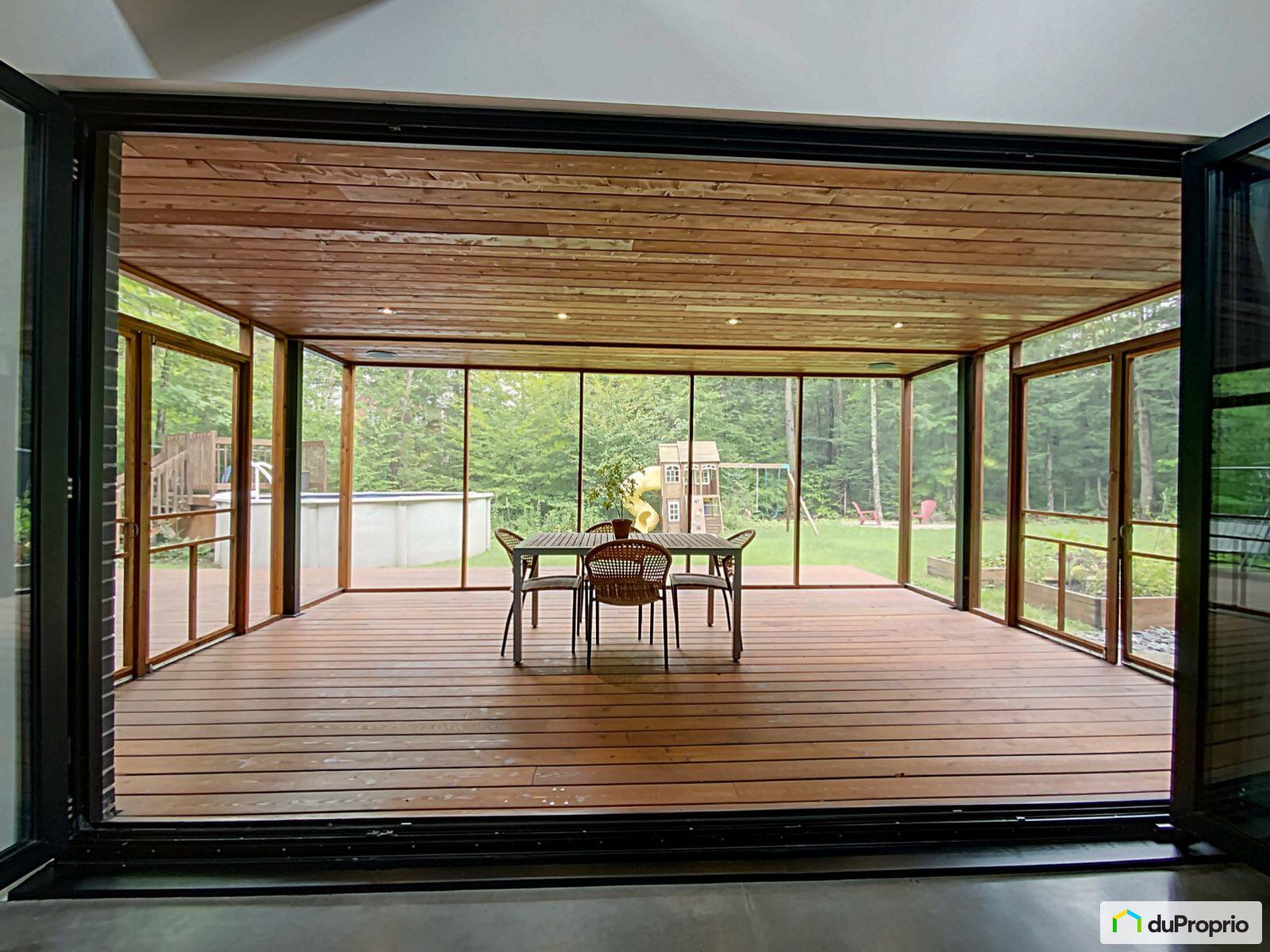 Une maison contemporaine en forêt à SaintColomban à vendre 949 000