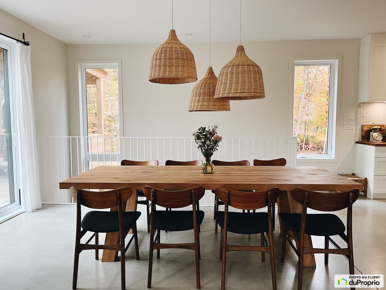 Une maison «farmhouse» en pleine nature à 799 000$