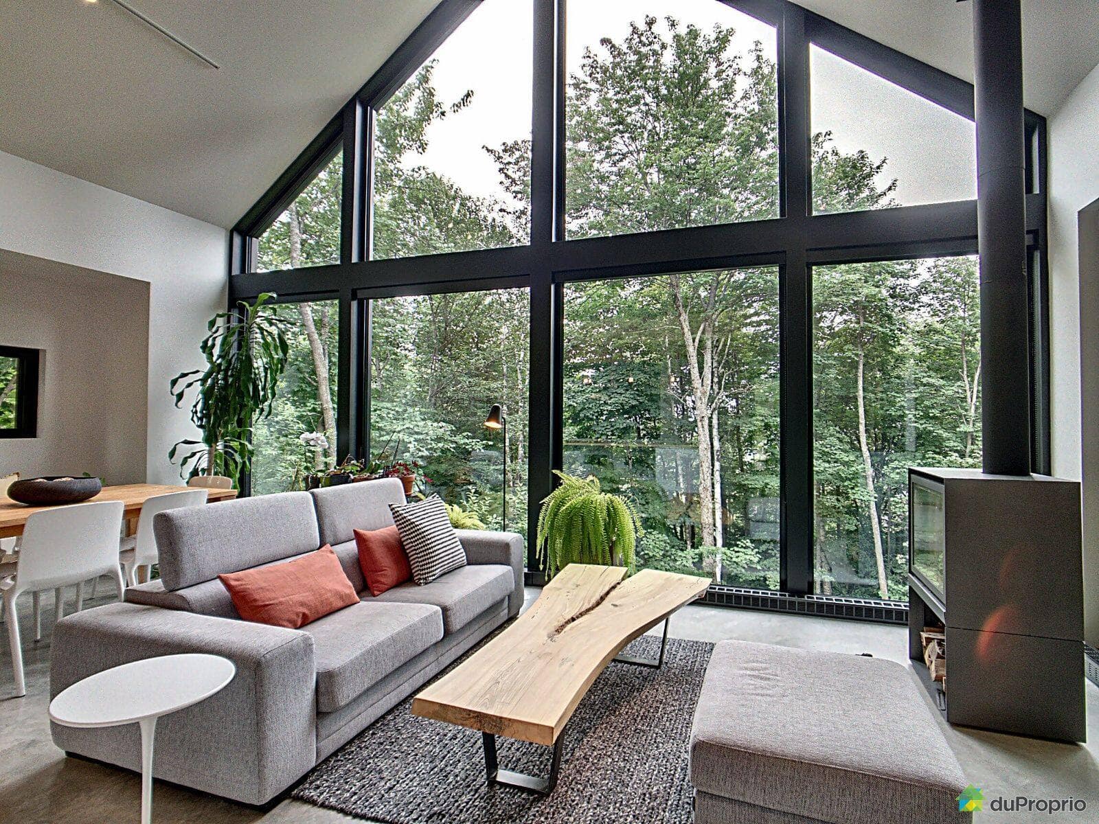 Une maison-chalet «WOW» à vendre pour 560 000$