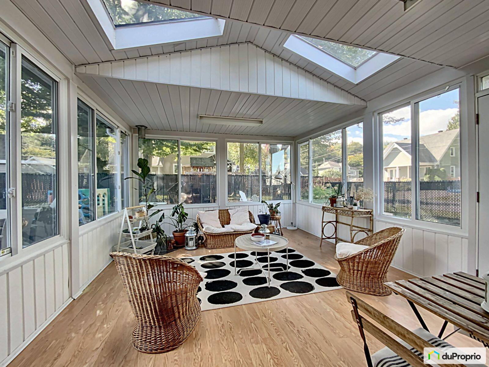 Une maison avec véranda de rêve pour 525 000$