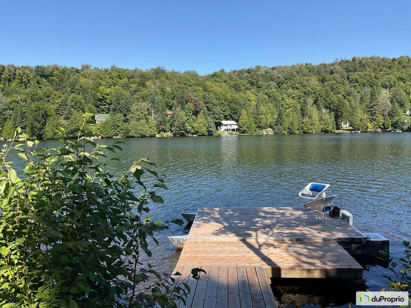 Un chalet au design scandinave à vendre pour 499 000 à SaintAdolphed