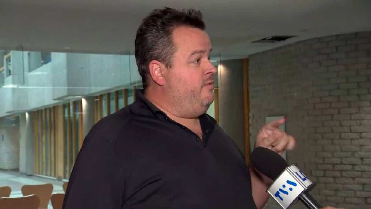 Procès pour tentative de meurtre: un promoteur immobilier hostile envers un journaliste