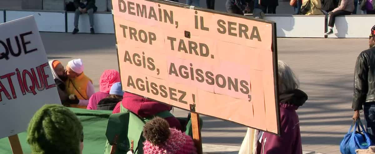 Centenas de manifestantes climáticos nas ruas de Quebec Centenas de manifestantes climáticos nas ruas de Quebec