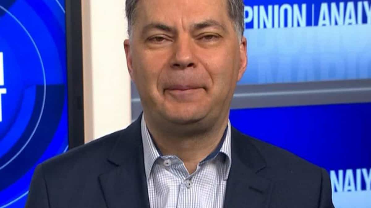 Tout le monde chante la chanson à répondre d’Éric Duhaime